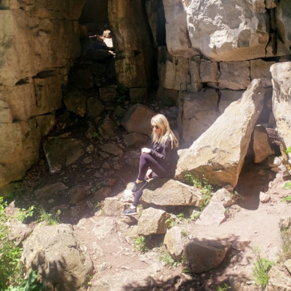 Meet your Posher, Julia - Picture 2 of 3